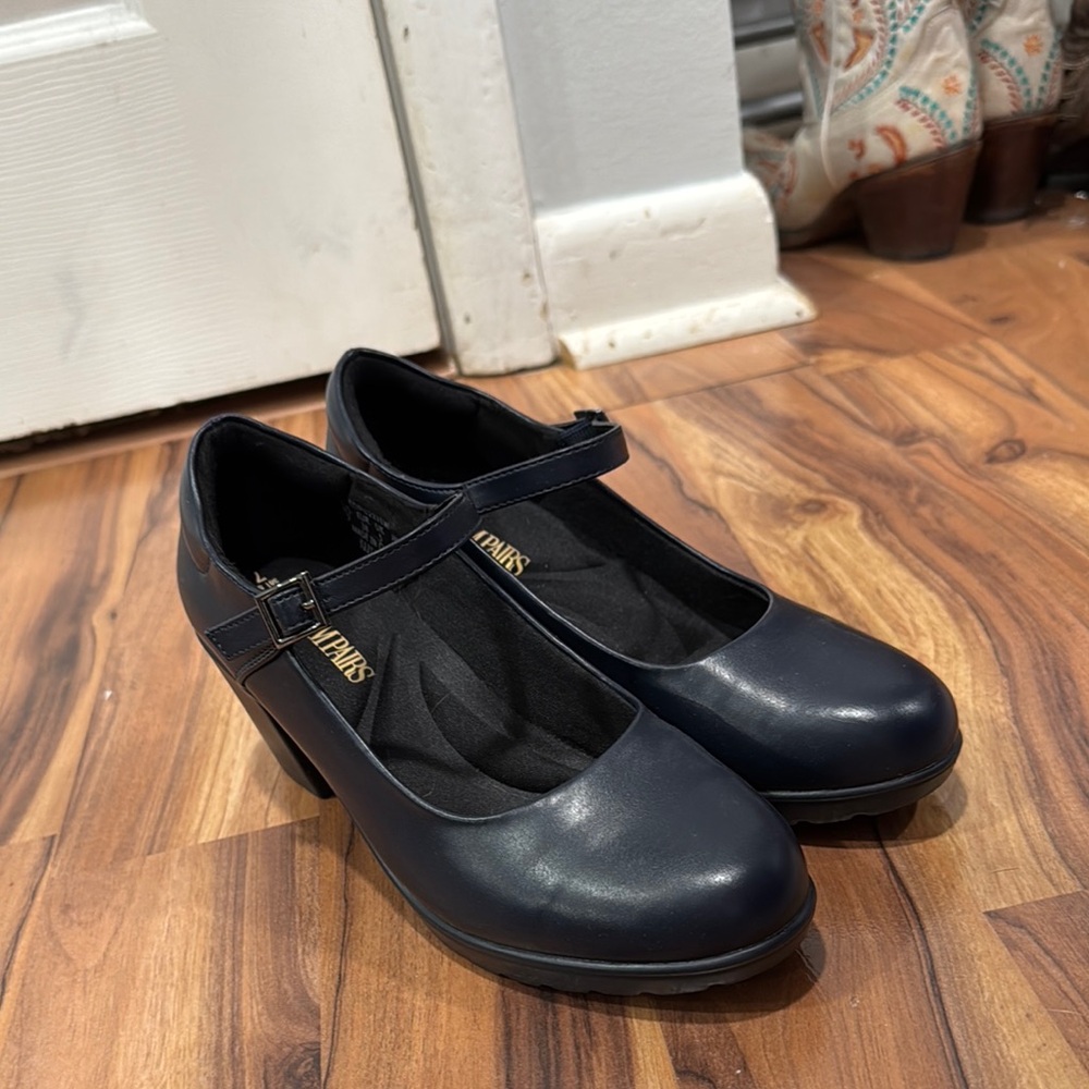 Clarks Navy Mary Jane Heels